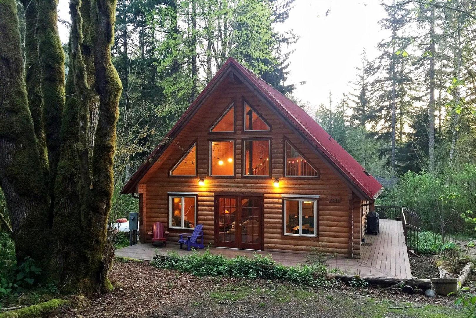 Glacier Springs Cabin #21 – This family home says Cabin in the Country!